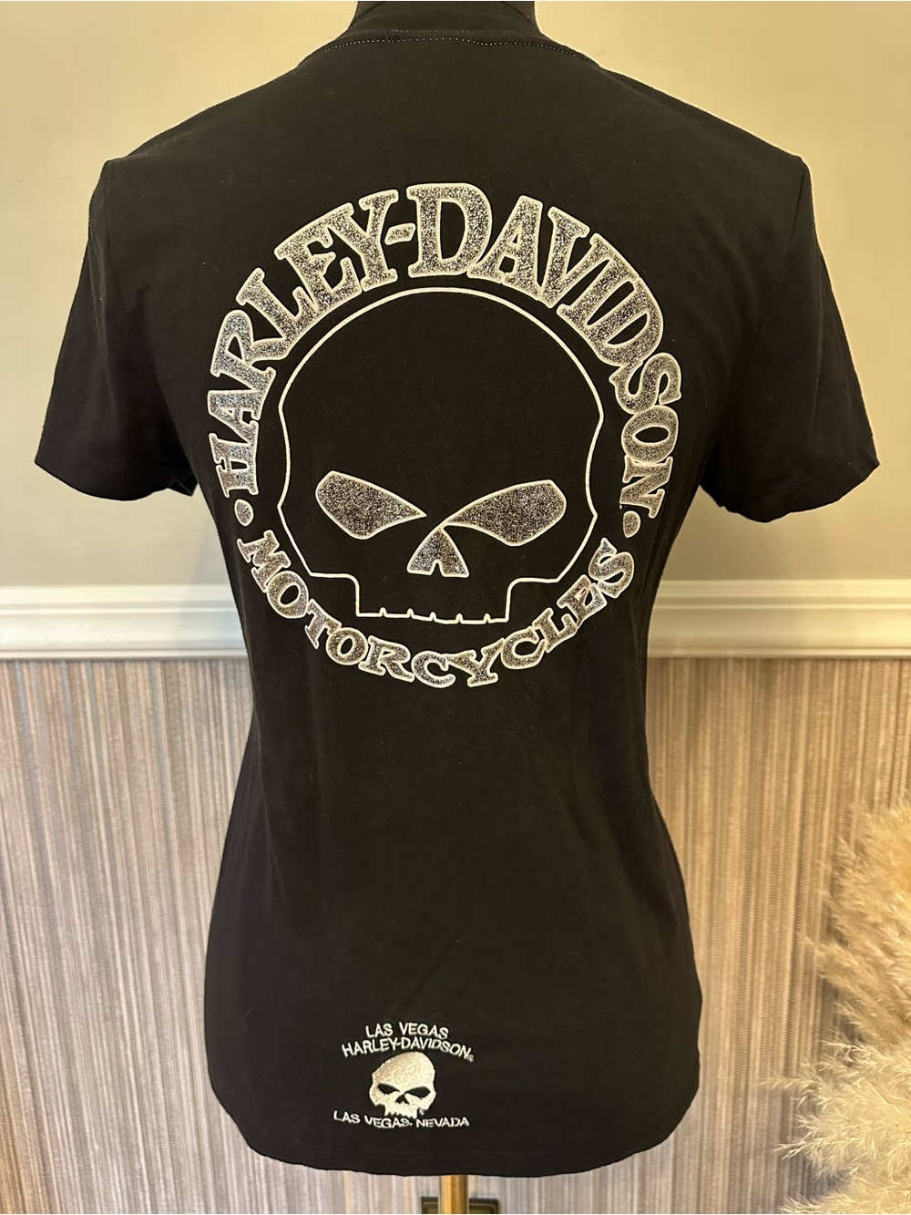 Harley-Davidson Las Vegas Skull Graphic V-Neck Tee Black Size Small - Picture 4 of 8